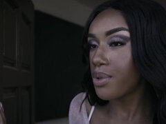 Ingenuo negro * * * Ashley Aleigh usado por un sucio ex novio con gran polla y se folló su apretado coño de nuevo Después de seducirla, la nena se arrodilló y comenzó a chuparle el pene Después de que un tipo de mierda de boca hardcore penetrara su coño