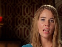 Linda pareja amateur yendo a una desagradable fiesta en un club swinger. Esta verdadera pareja amateur no creyó en sus ojos cuando se dio cuenta de que hay un reality show sobre swingers en Los Ángeles y, lo que es más impactante, tienen los llamados días