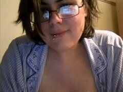 Adolescente Nerd Con Grandes Tetas Luciéndose Y Duchándose en Webe. Adolescente Nerd Con Grandes Tetas Luciendo Y Duchándose en Webecam